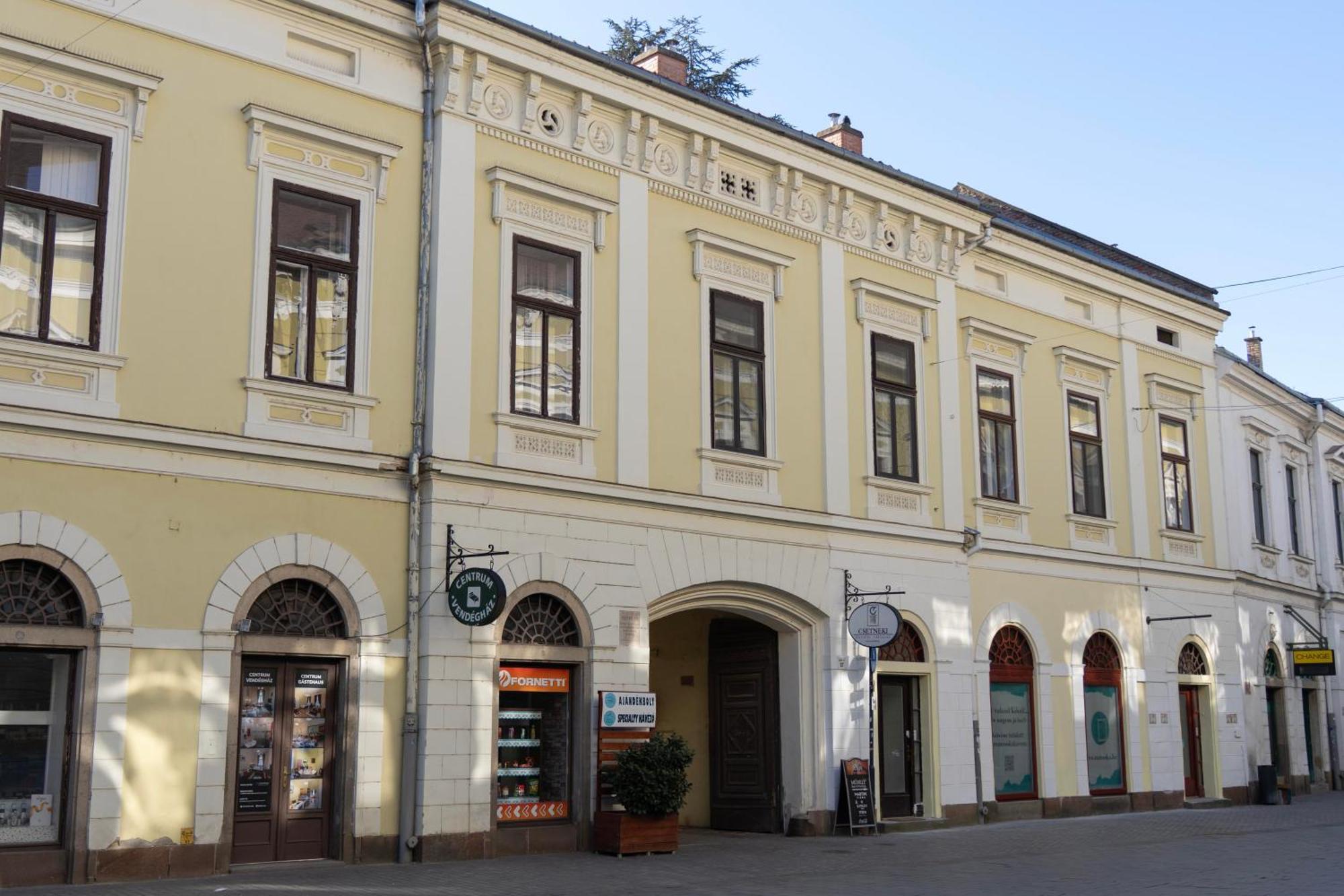 Centrum Vendeghaz Eğri Dış mekan fotoğraf
