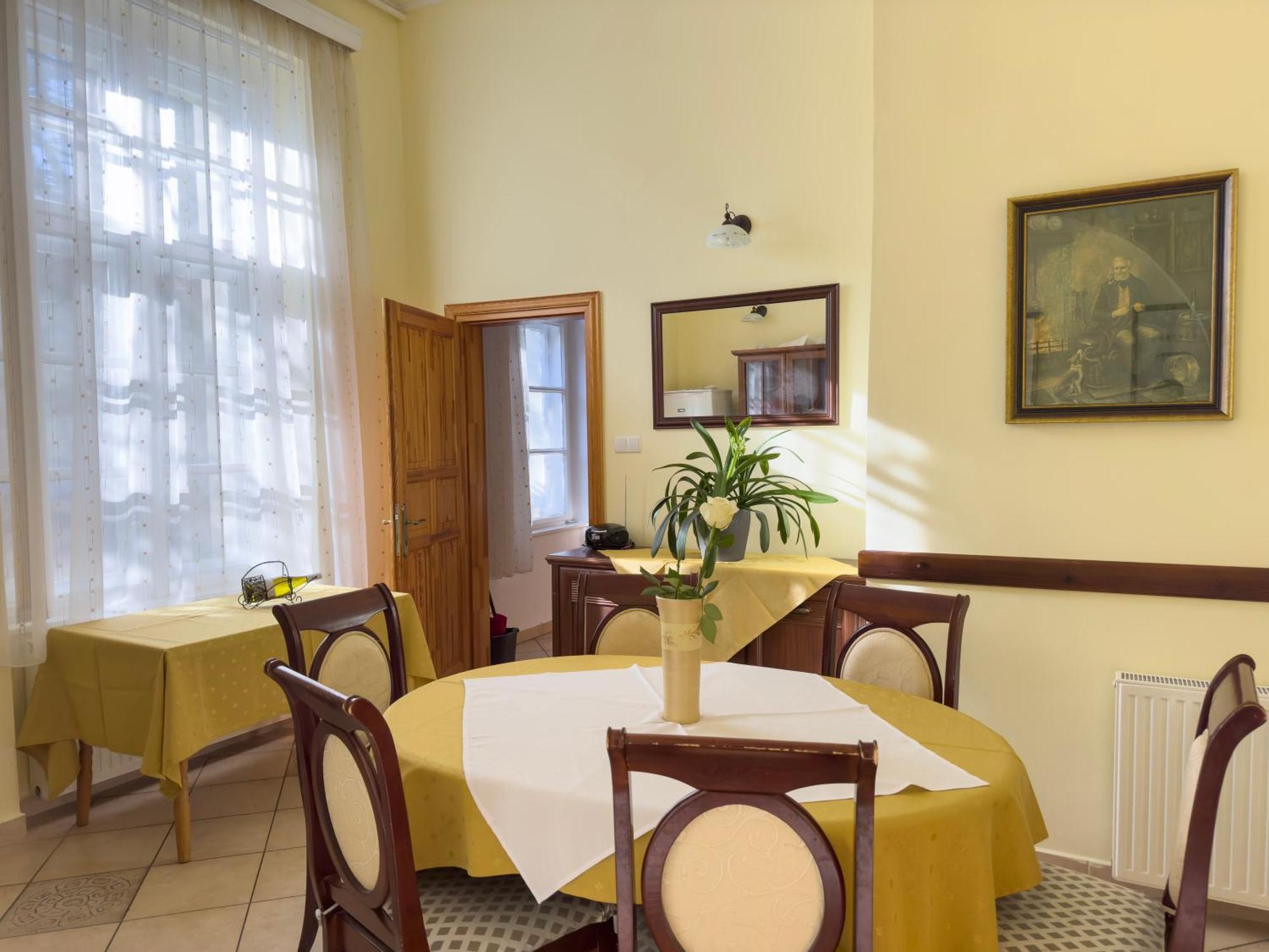 Centrum Vendeghaz Eğri Dış mekan fotoğraf